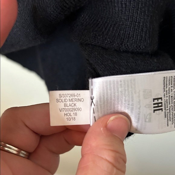 Banana Republic Men's Black Crewneck Sweater 100% Italian Marino Wool Size L - Picture 5 of 5